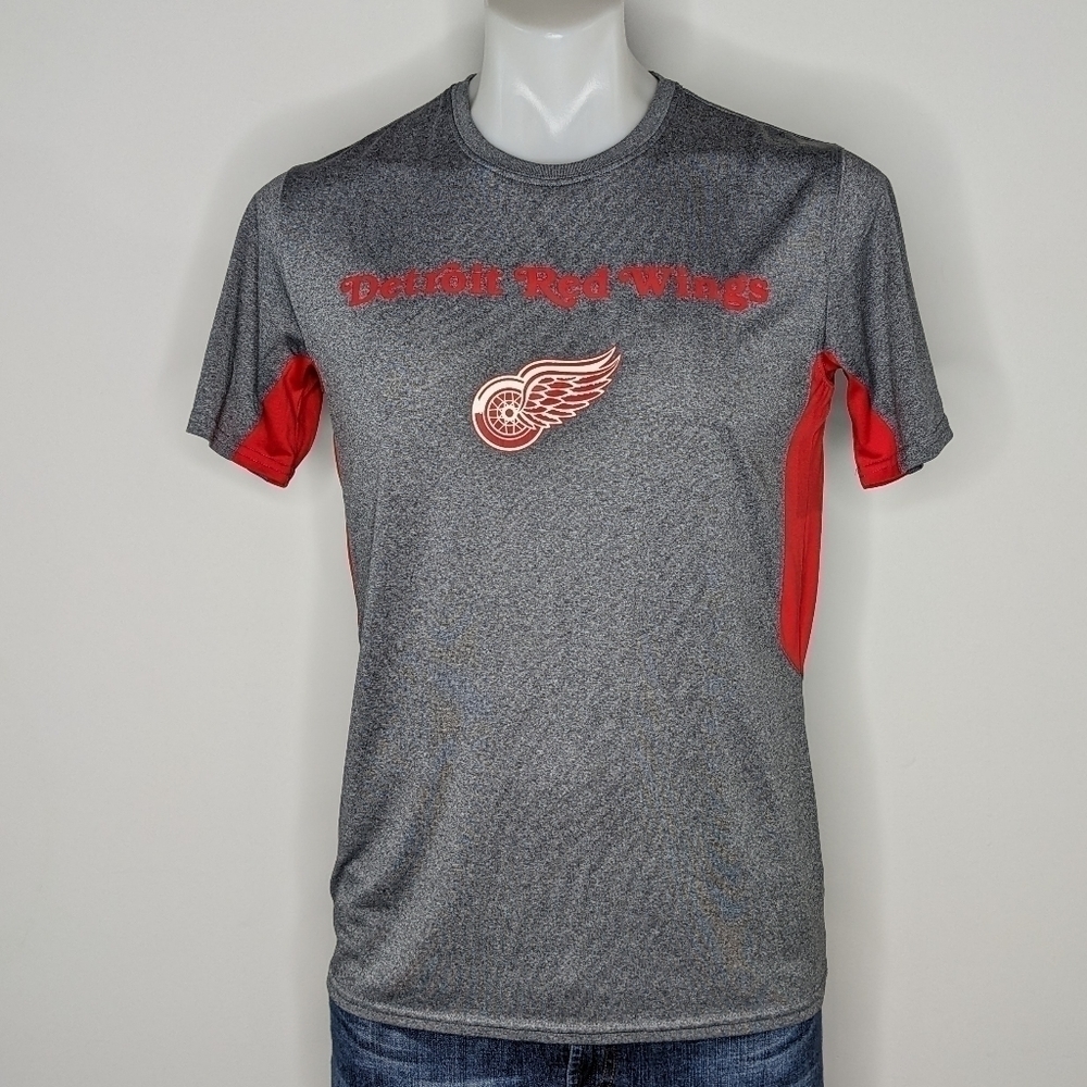 ✨3/$15 NHL Detroit Red Wings short sleeve t-shirt M